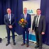 KISA-Geschäftsführer Andreas Bitter (li.) und Verbandsvorsitzender Ralf Rother (re.) begrüßen Maik Kunze als neuen stellvertretenden Verbandsvorsitzenden. ©Reim